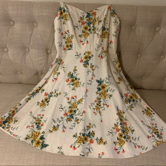 Old Navy Dresses & Skirts - Old Navy size small thick linen dress w wild flowers